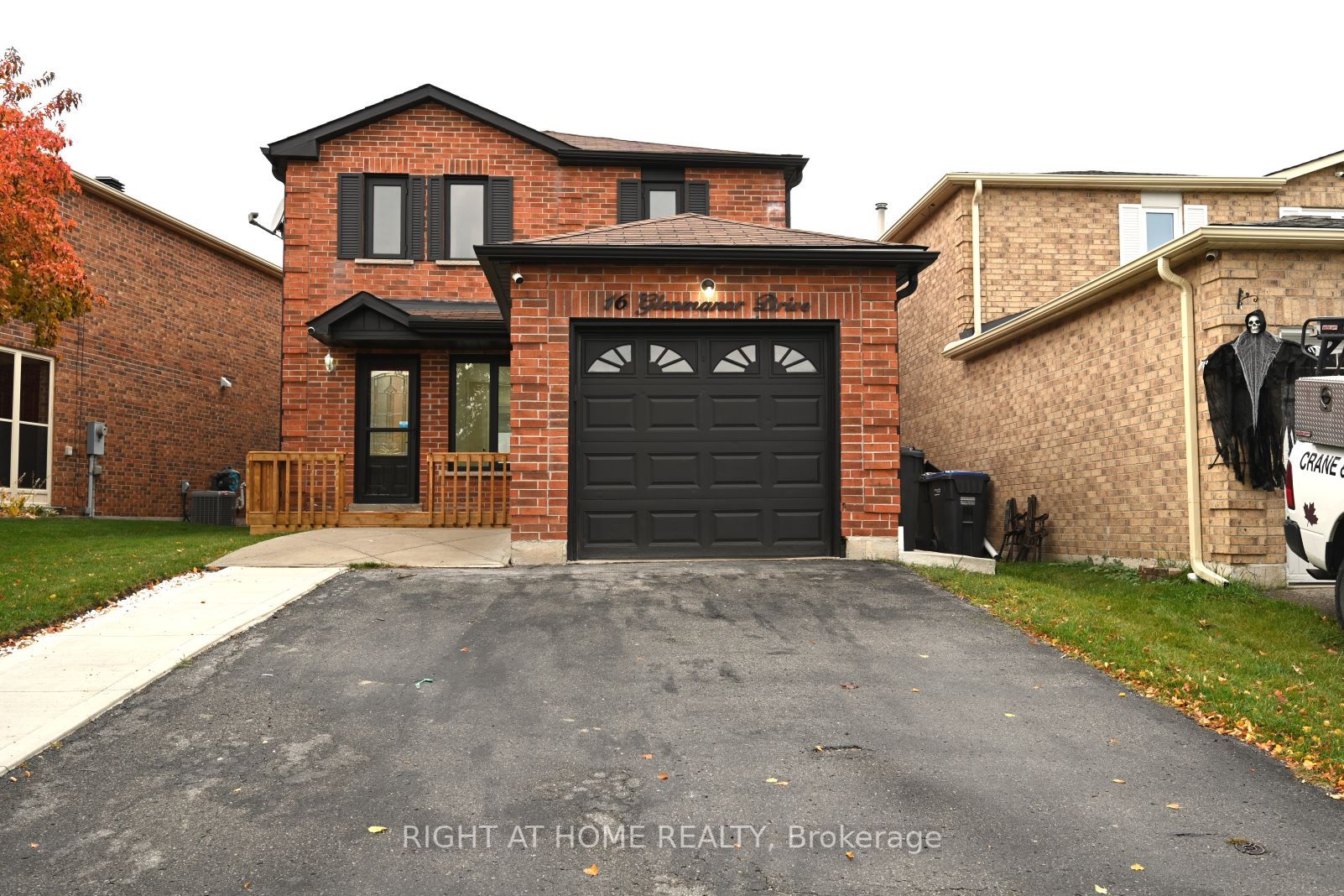 16 Glenmanor Dr