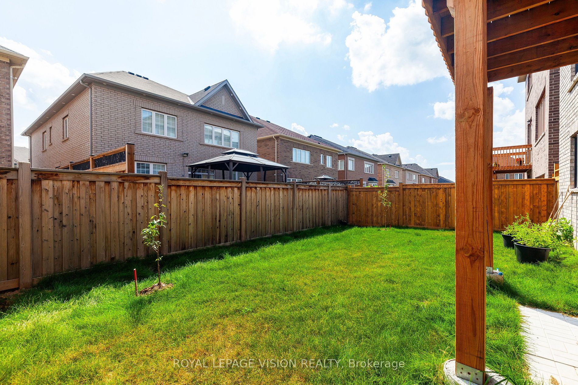 14 Lowell Cres