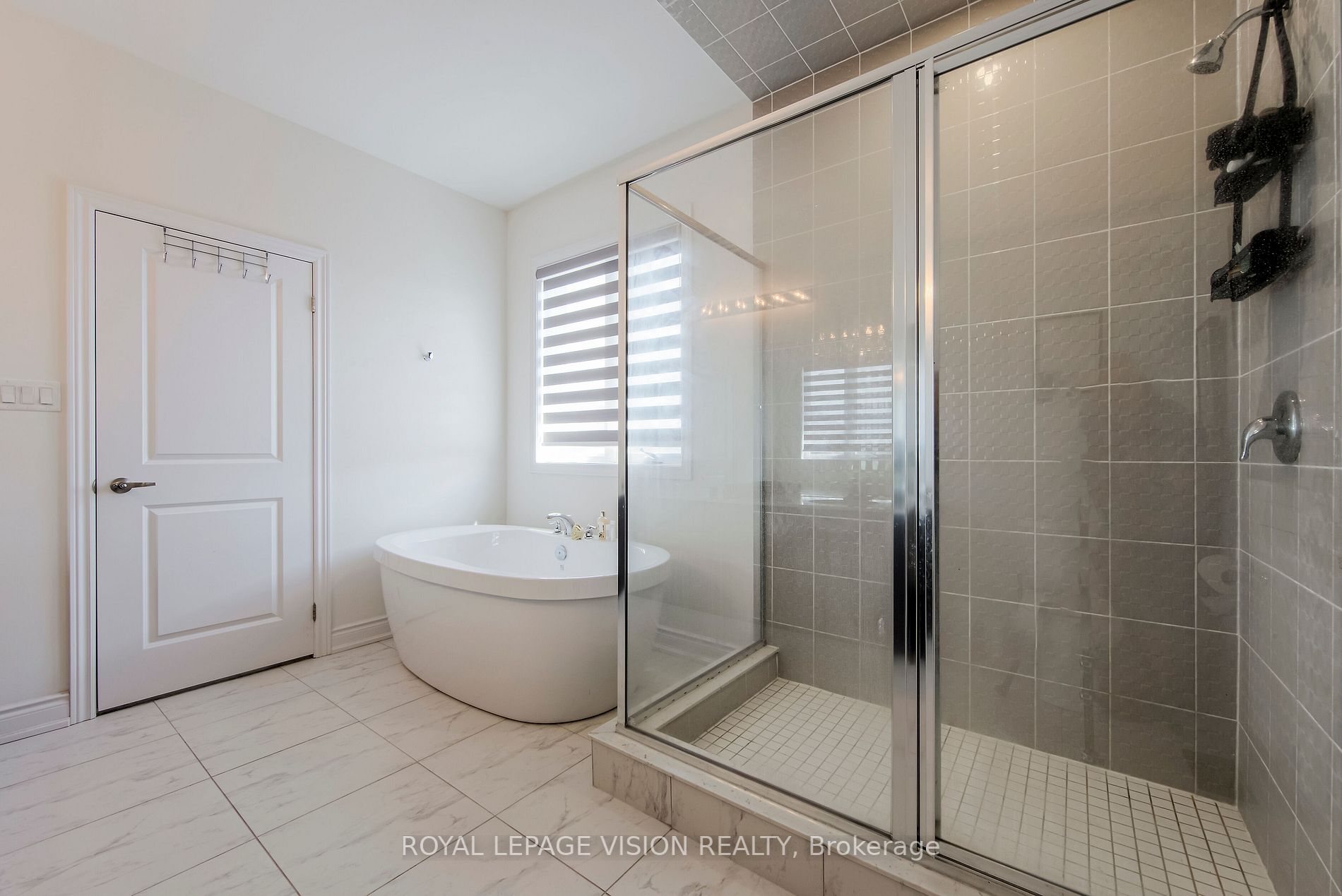 14 Lowell Cres