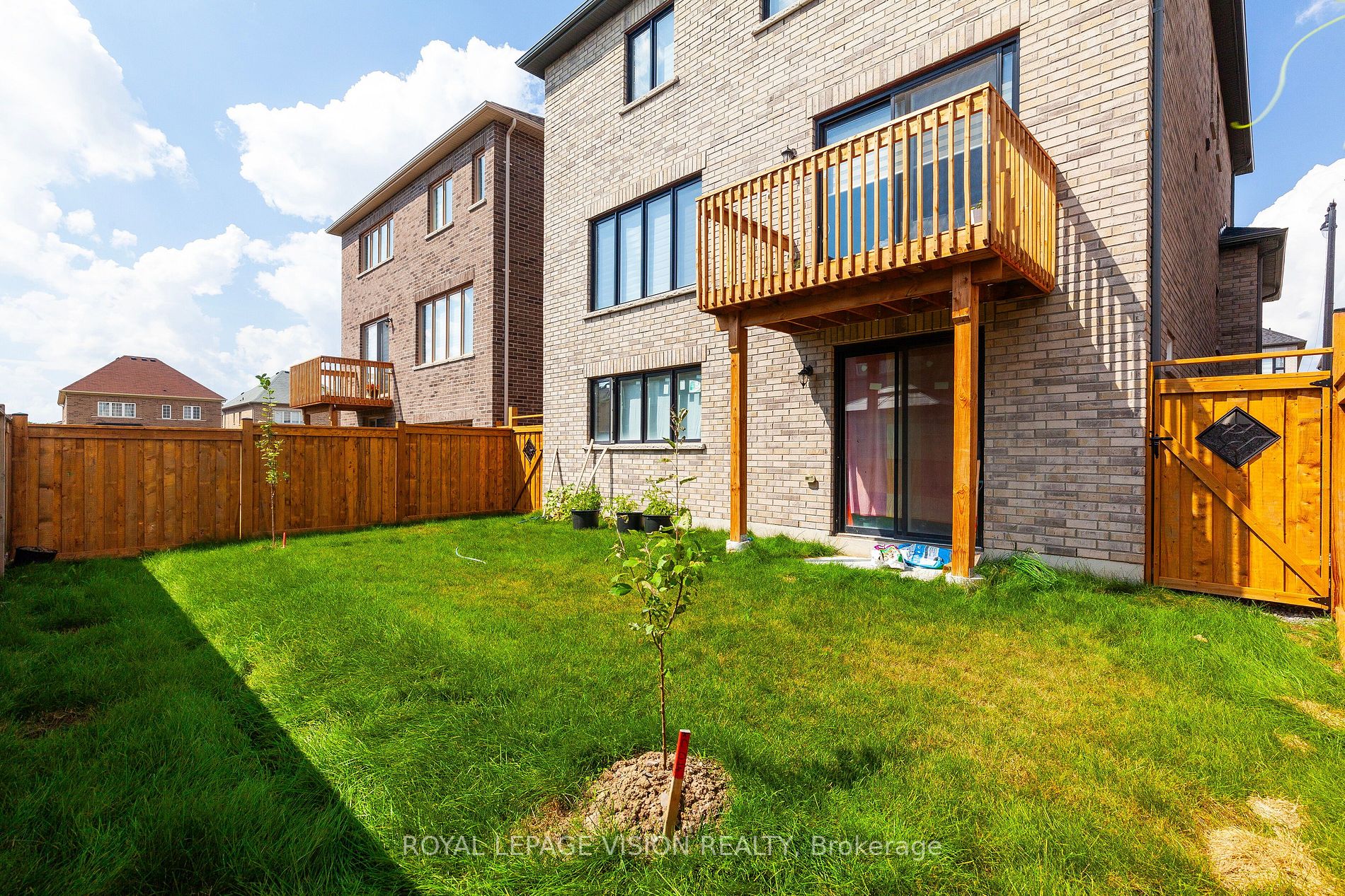 14 Lowell Cres