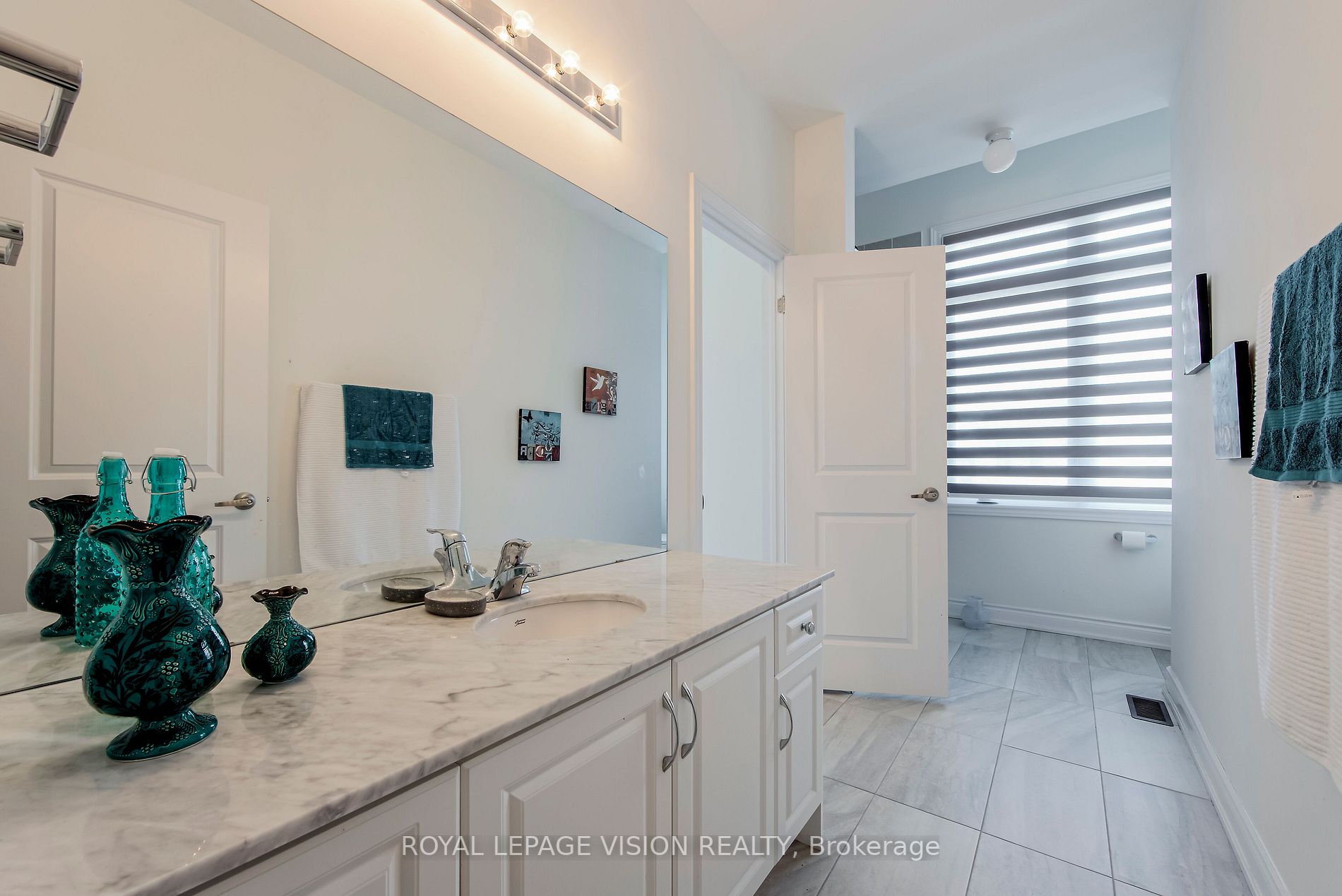14 Lowell Cres