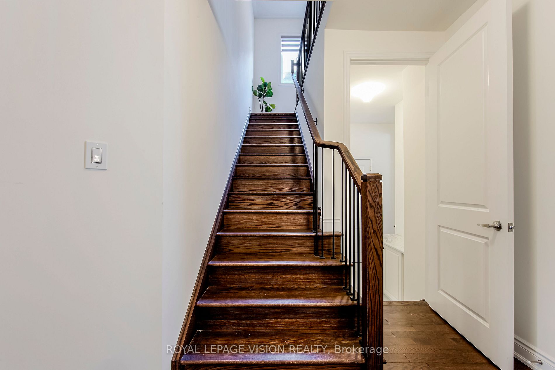 14 Lowell Cres