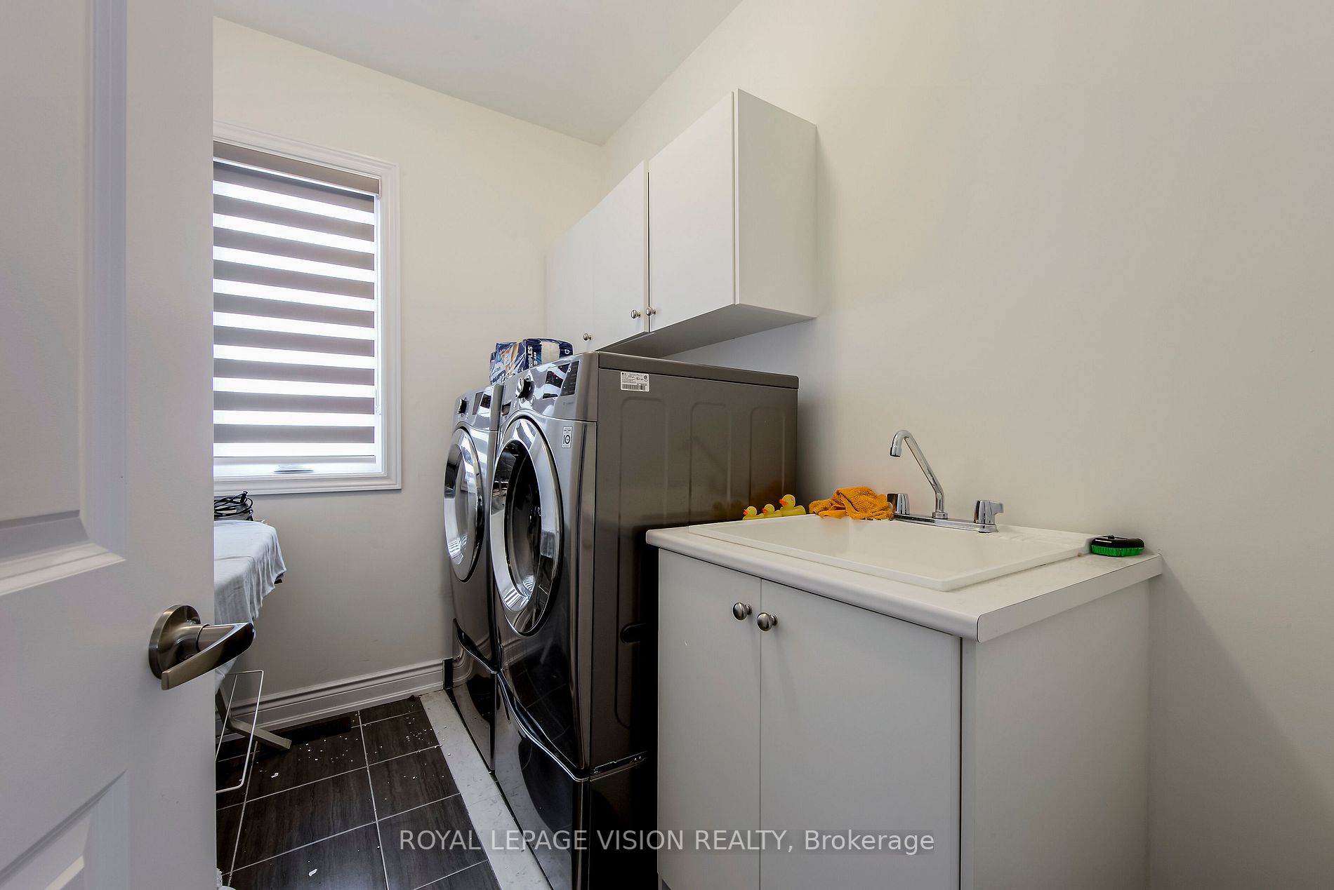 14 Lowell Cres