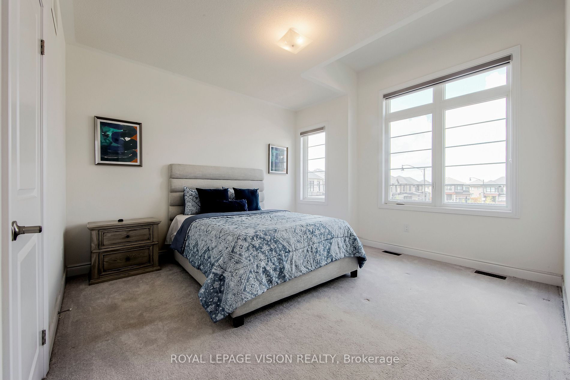 14 Lowell Cres