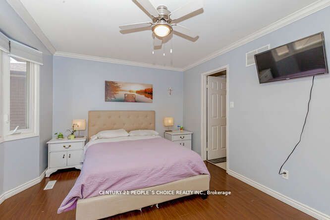 8 Blossom Ave