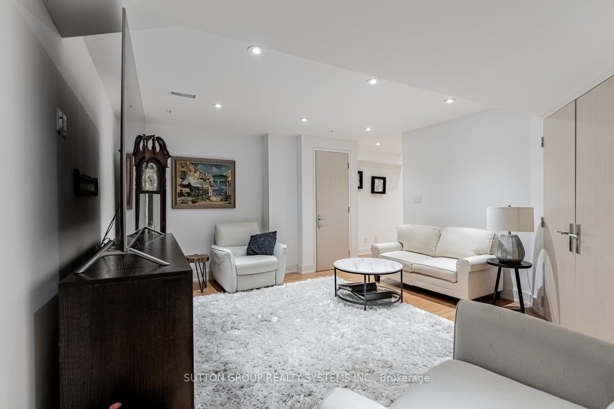 33 Ostend Ave