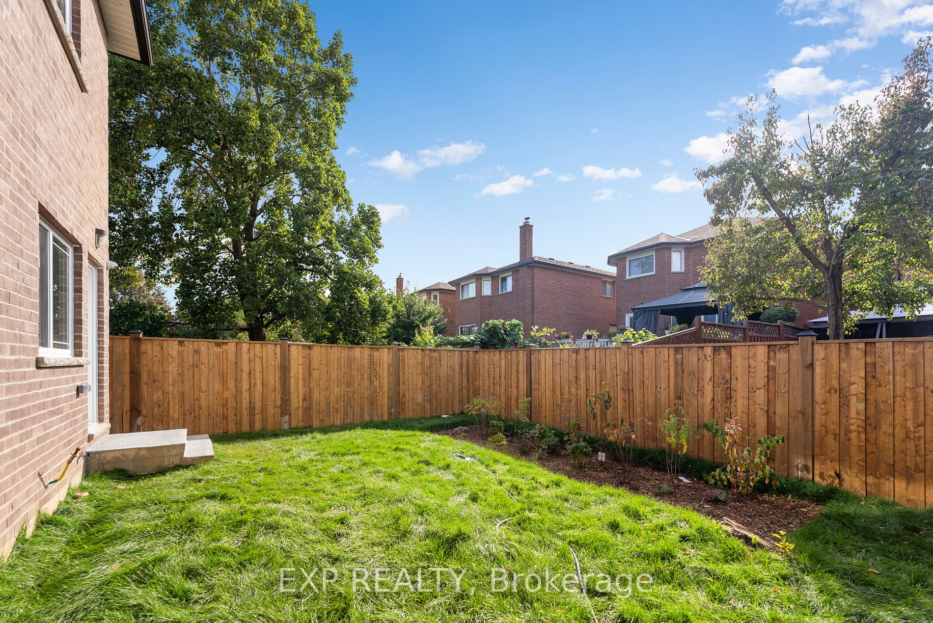 659 Roselaire Tr