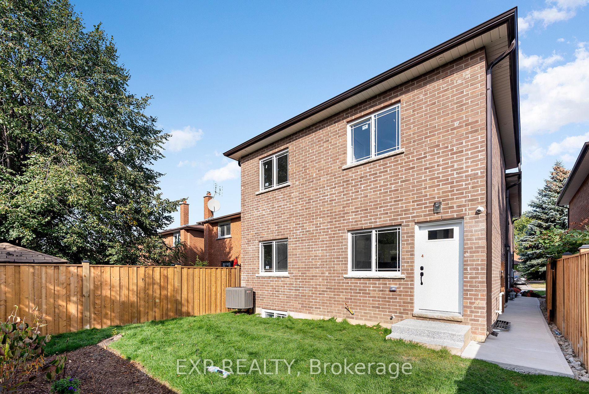 659 Roselaire Tr