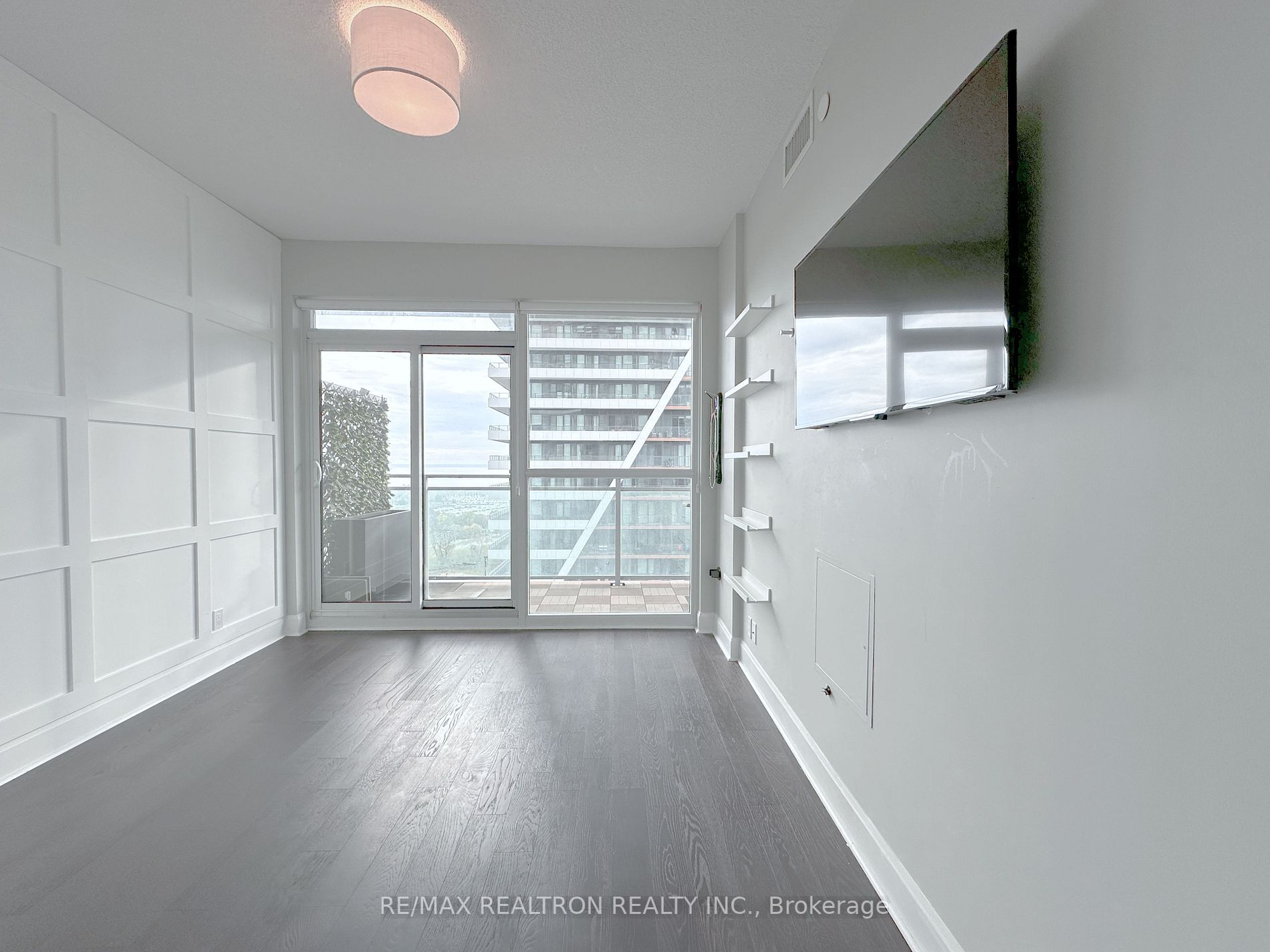 33 Shore Breeze Dr, #1903