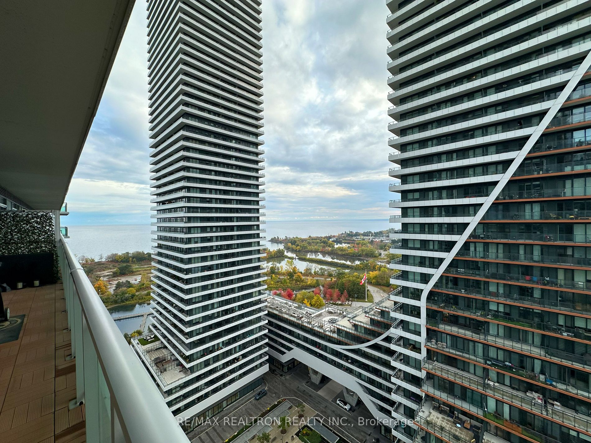 33 Shore Breeze Dr, #1903
