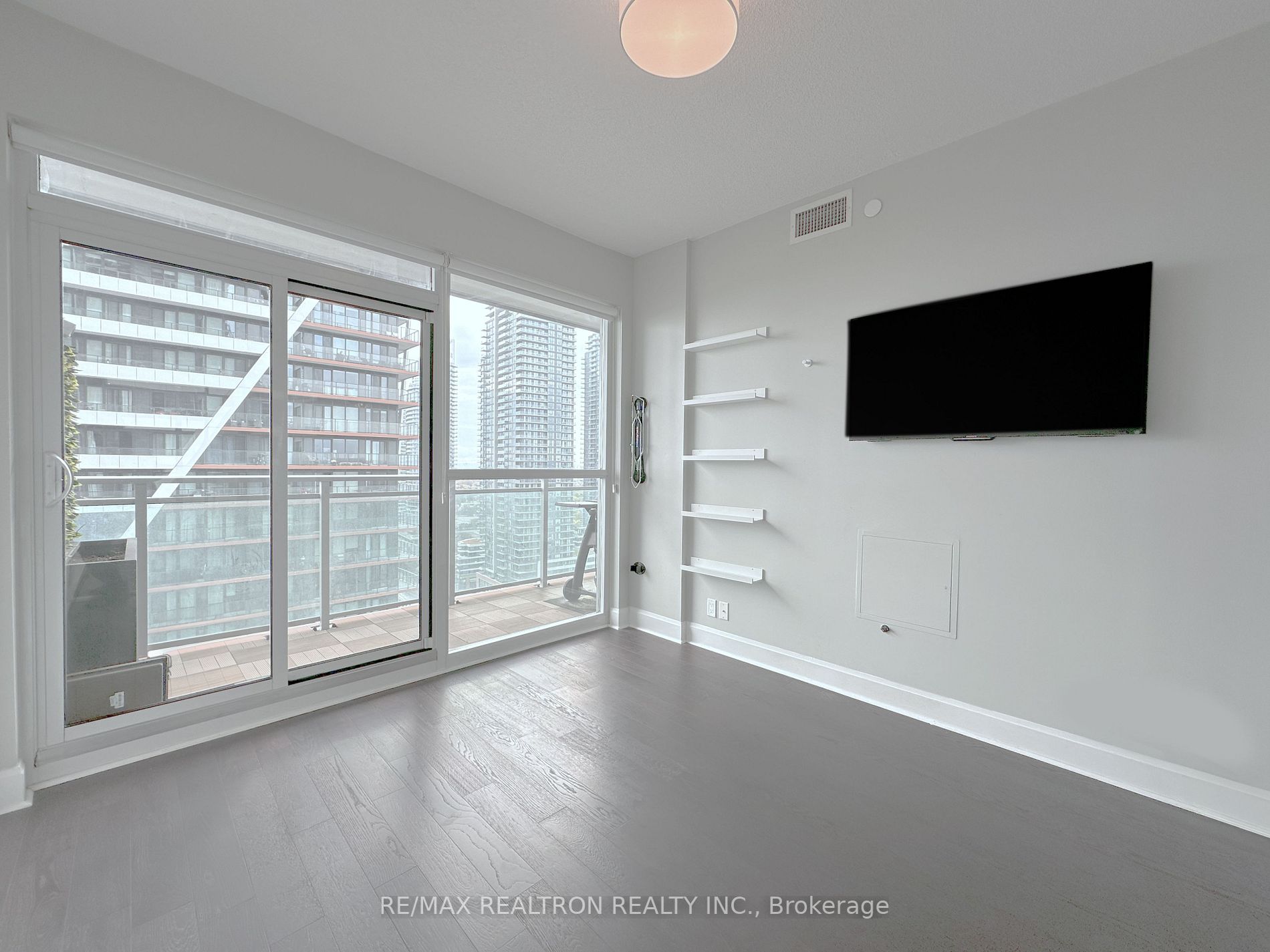 33 Shore Breeze Dr, #1903