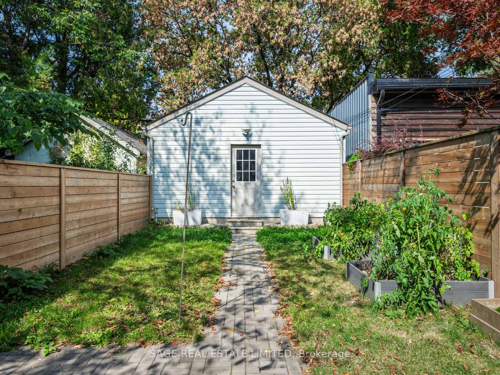 40 Fern Ave