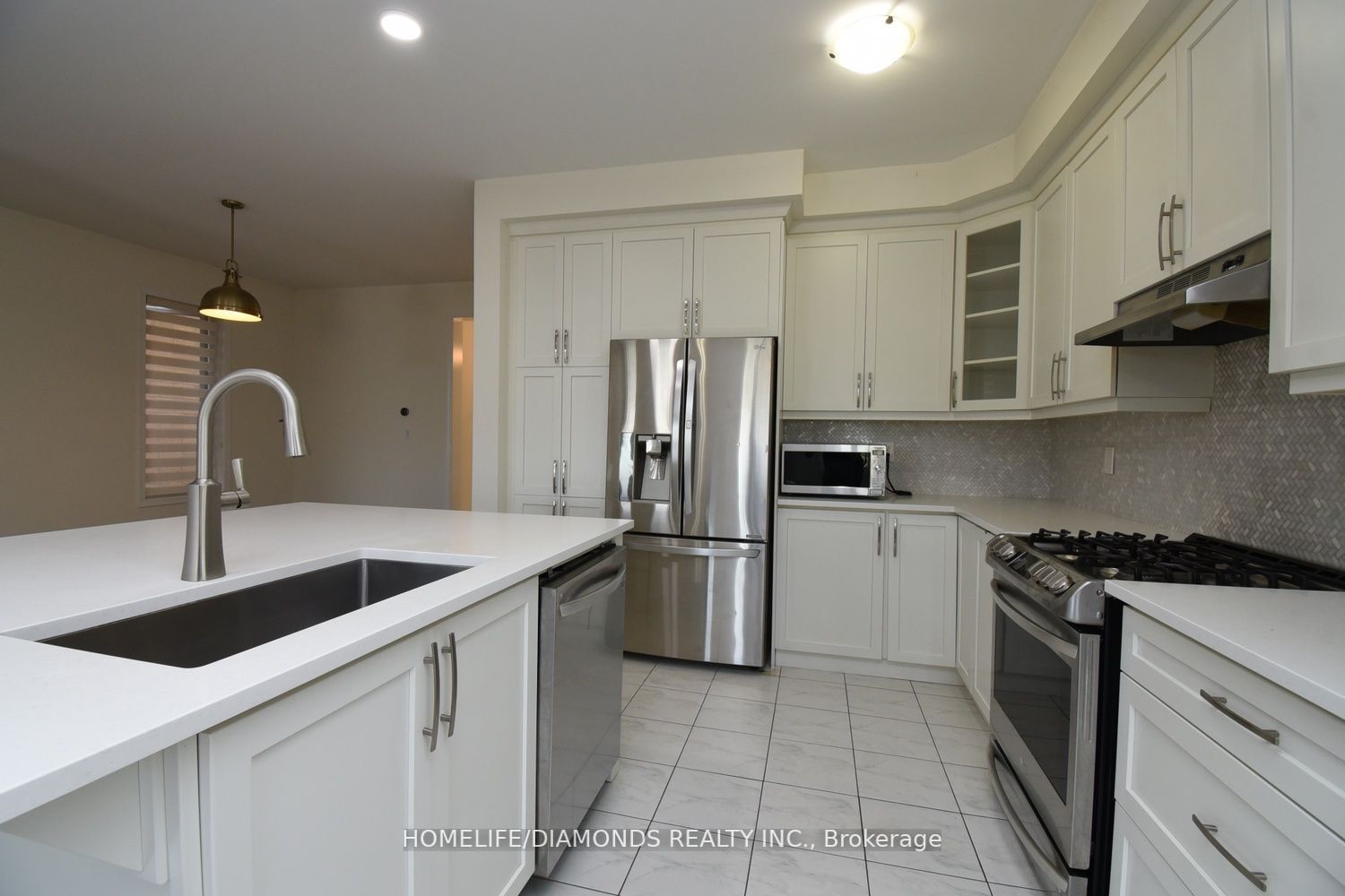 1363 Chretien St