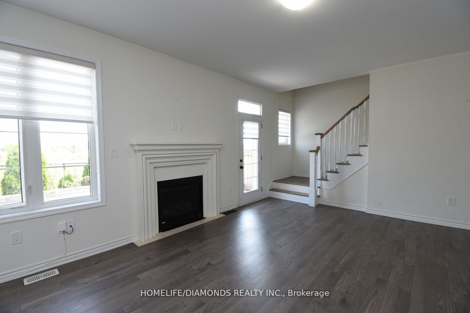 1363 Chretien St