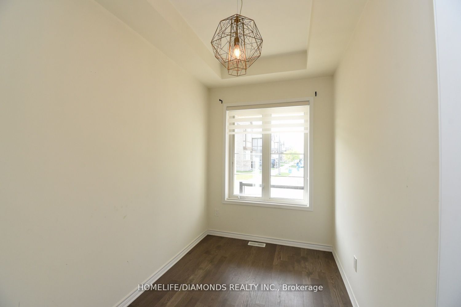 1363 Chretien St