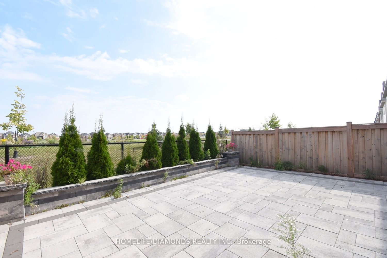 1363 Chretien St