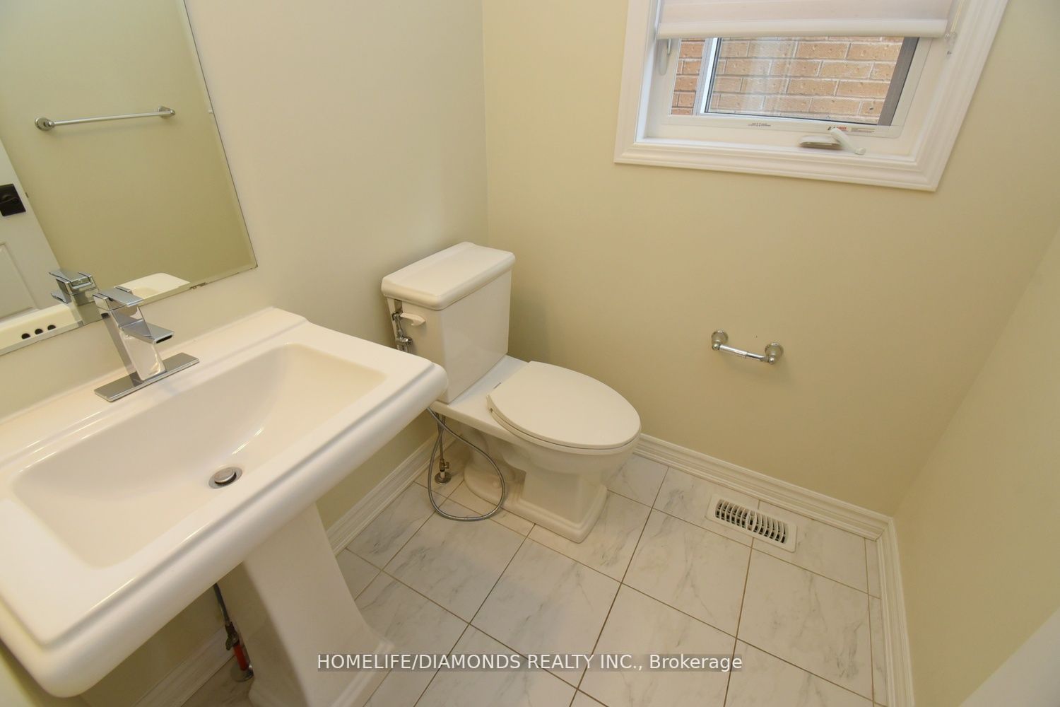 1363 Chretien St