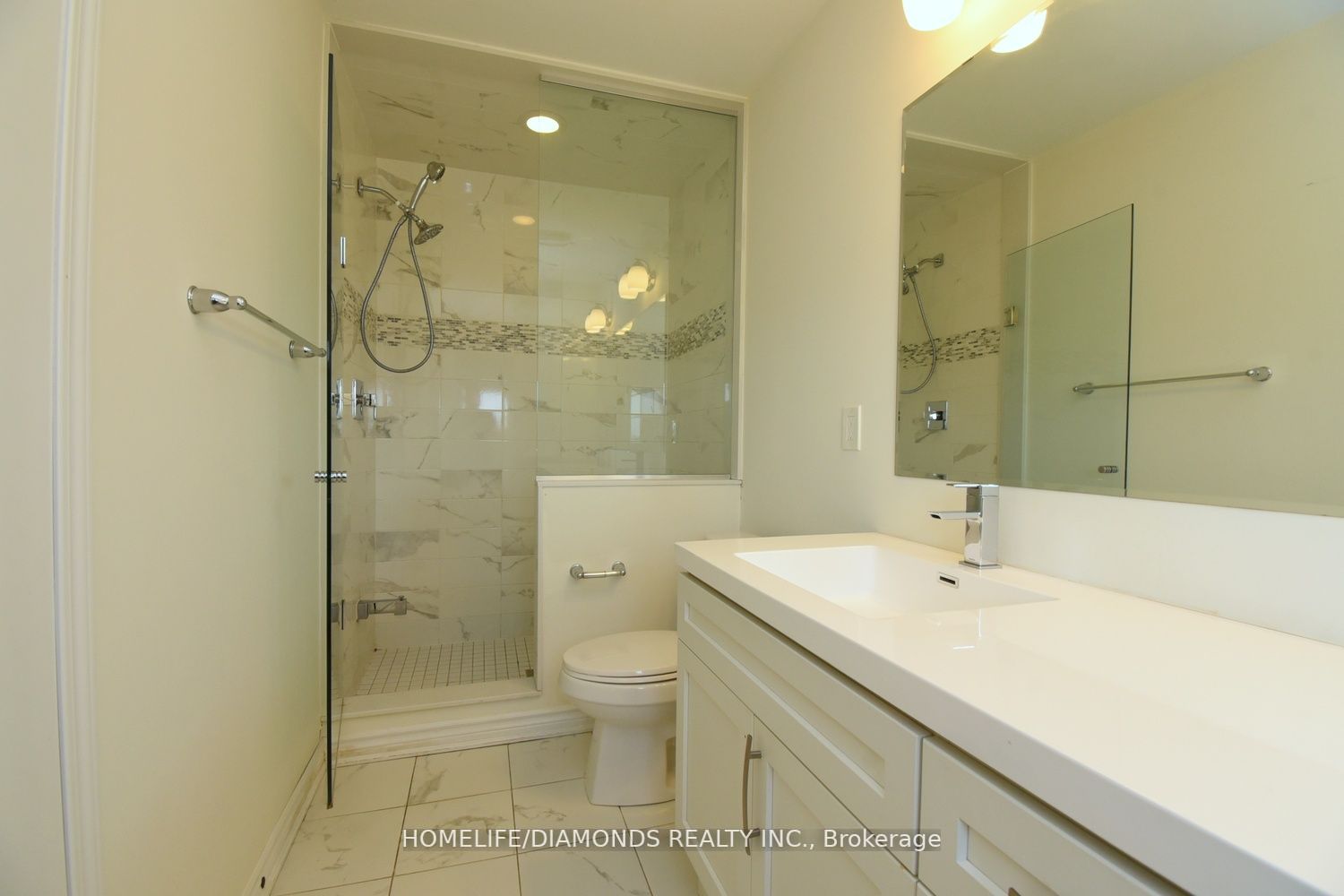 1363 Chretien St