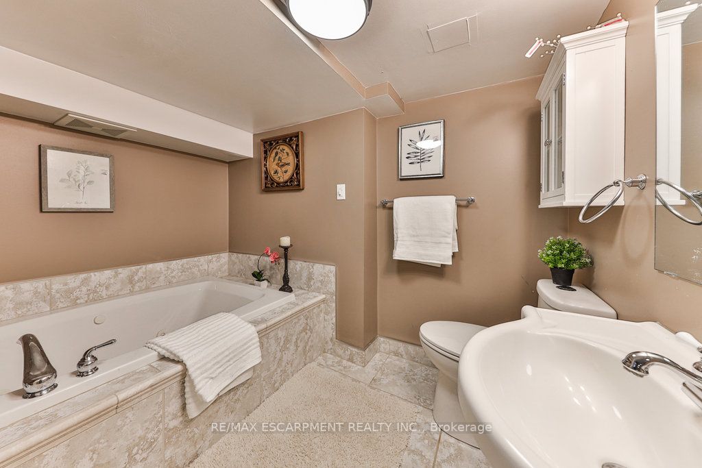8 Kingswood Rd