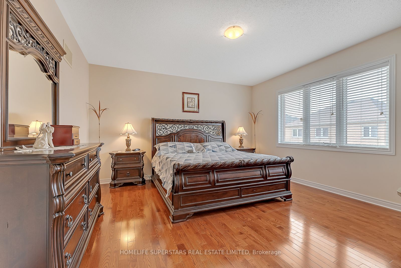 36 Quatro Cres