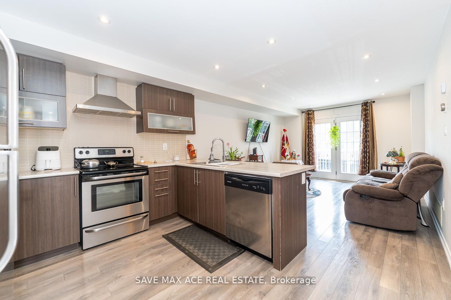 11 Francesco St