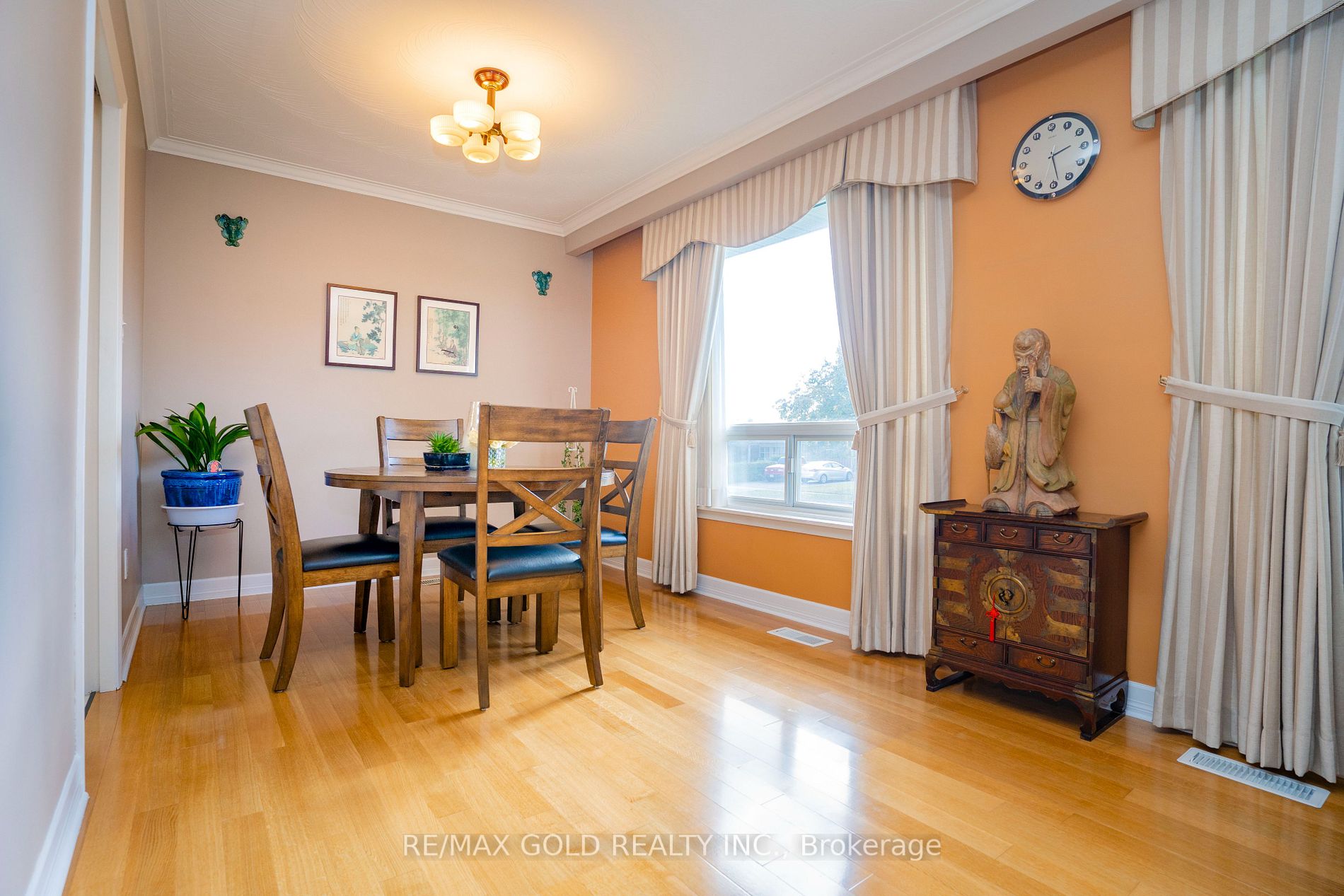 51 Addington Cres