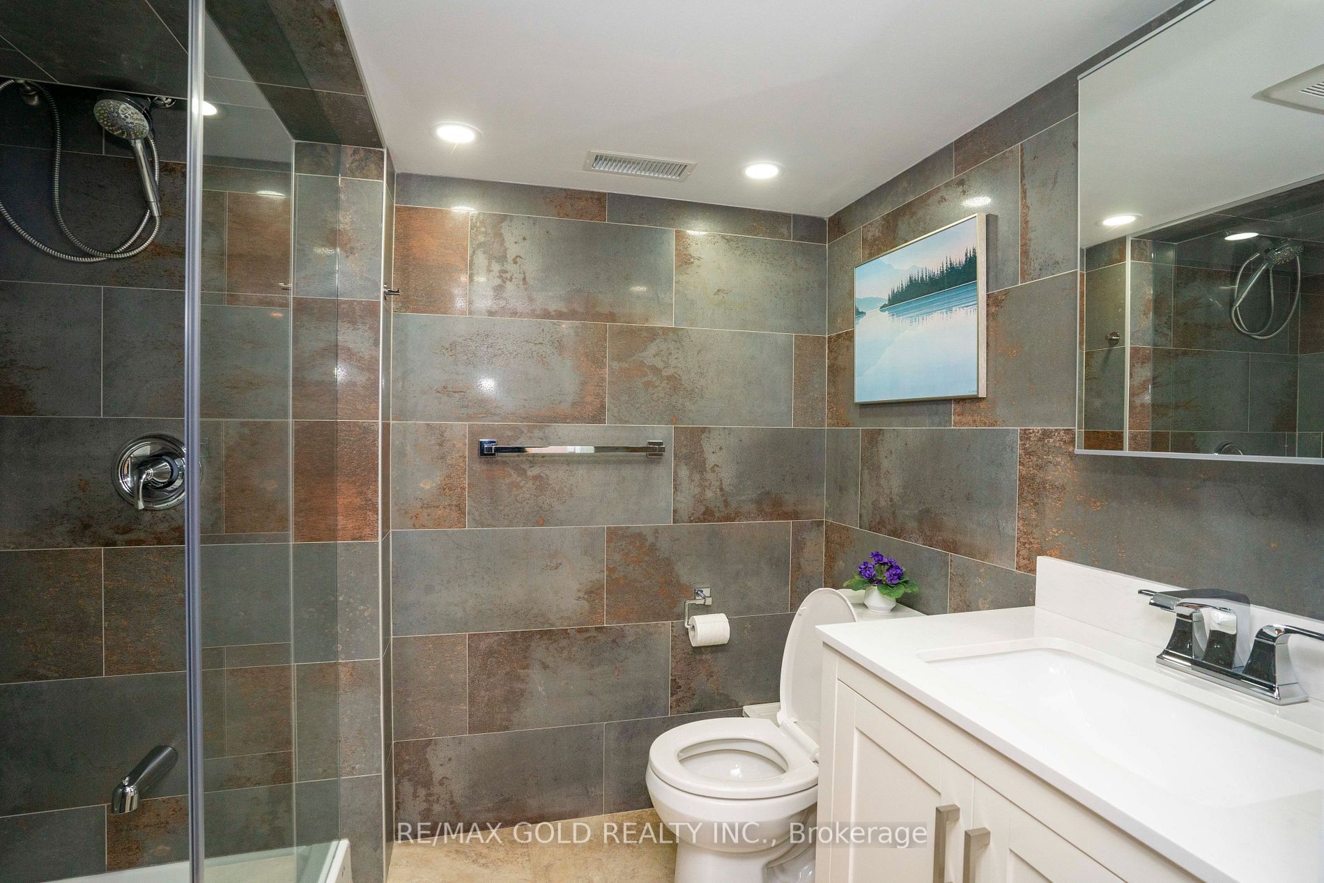51 Addington Cres