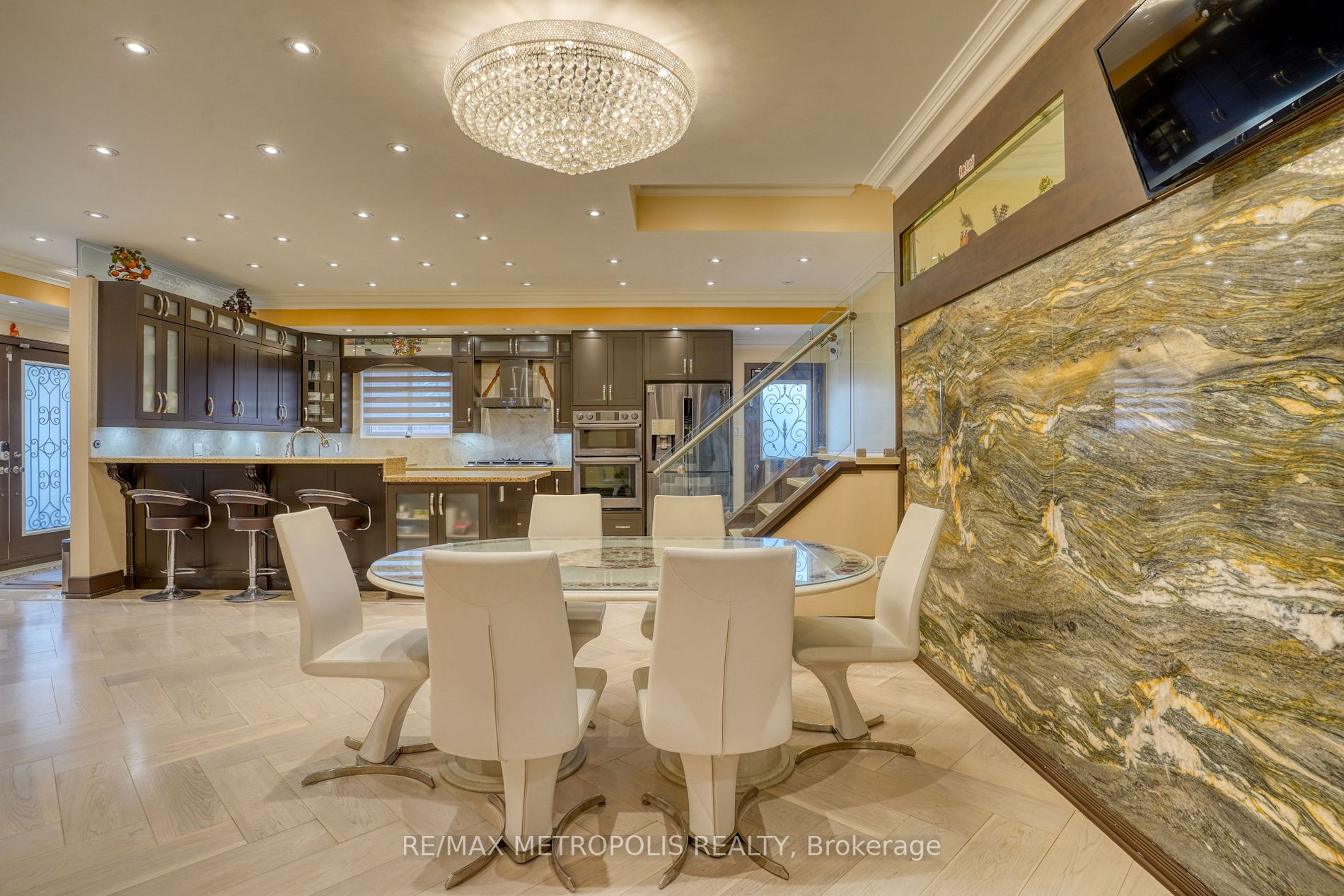 826 Forestwood Dr