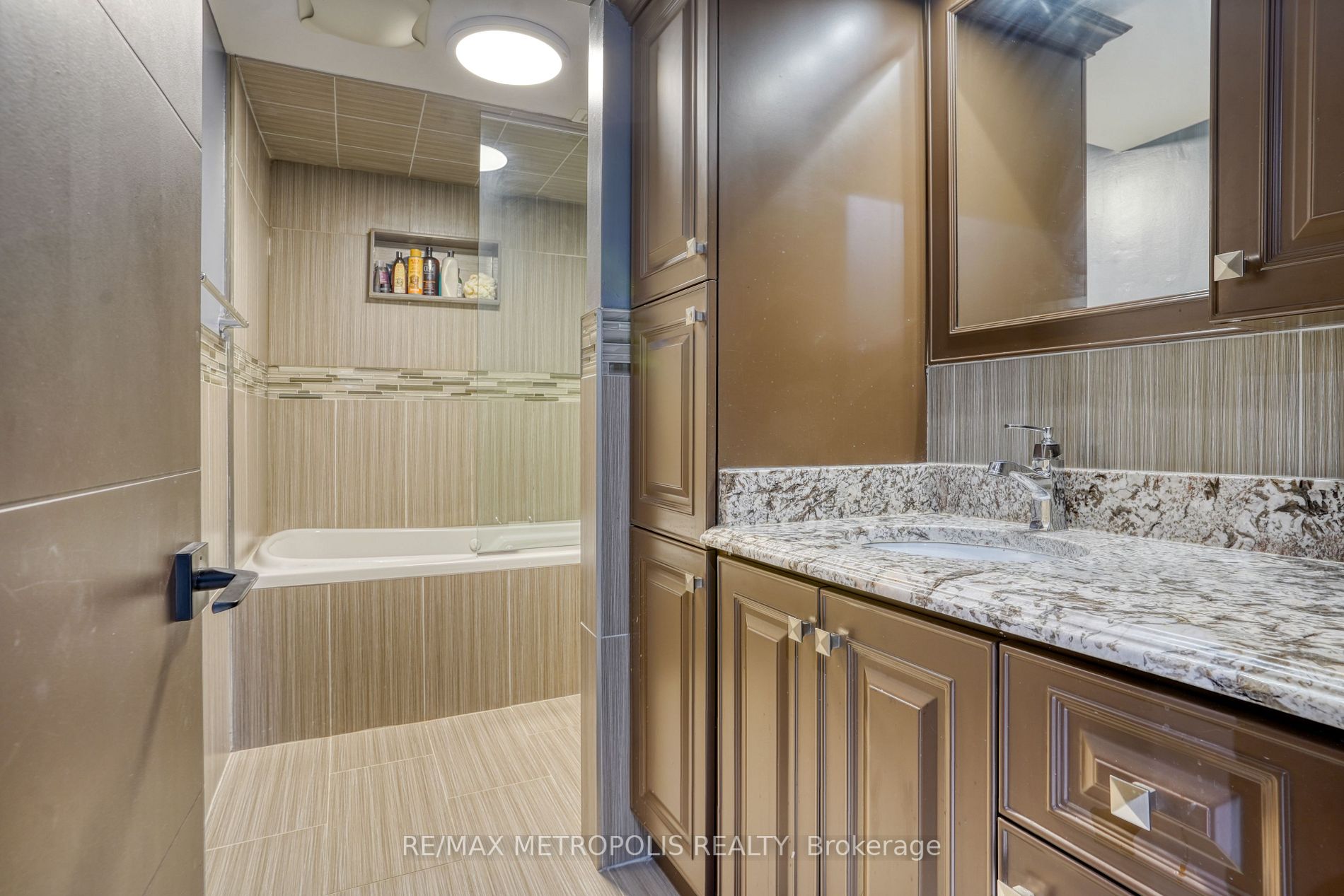 826 Forestwood Dr
