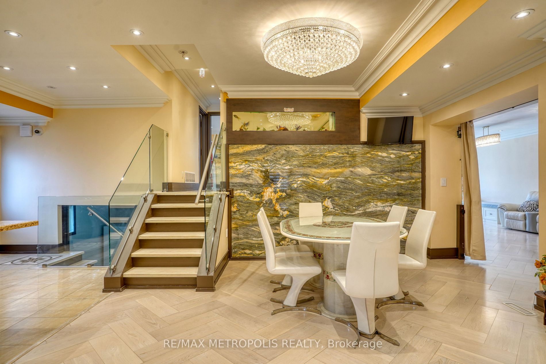 826 Forestwood Dr