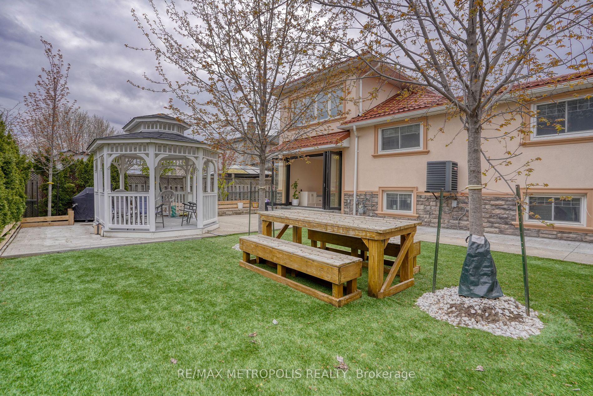 826 Forestwood Dr