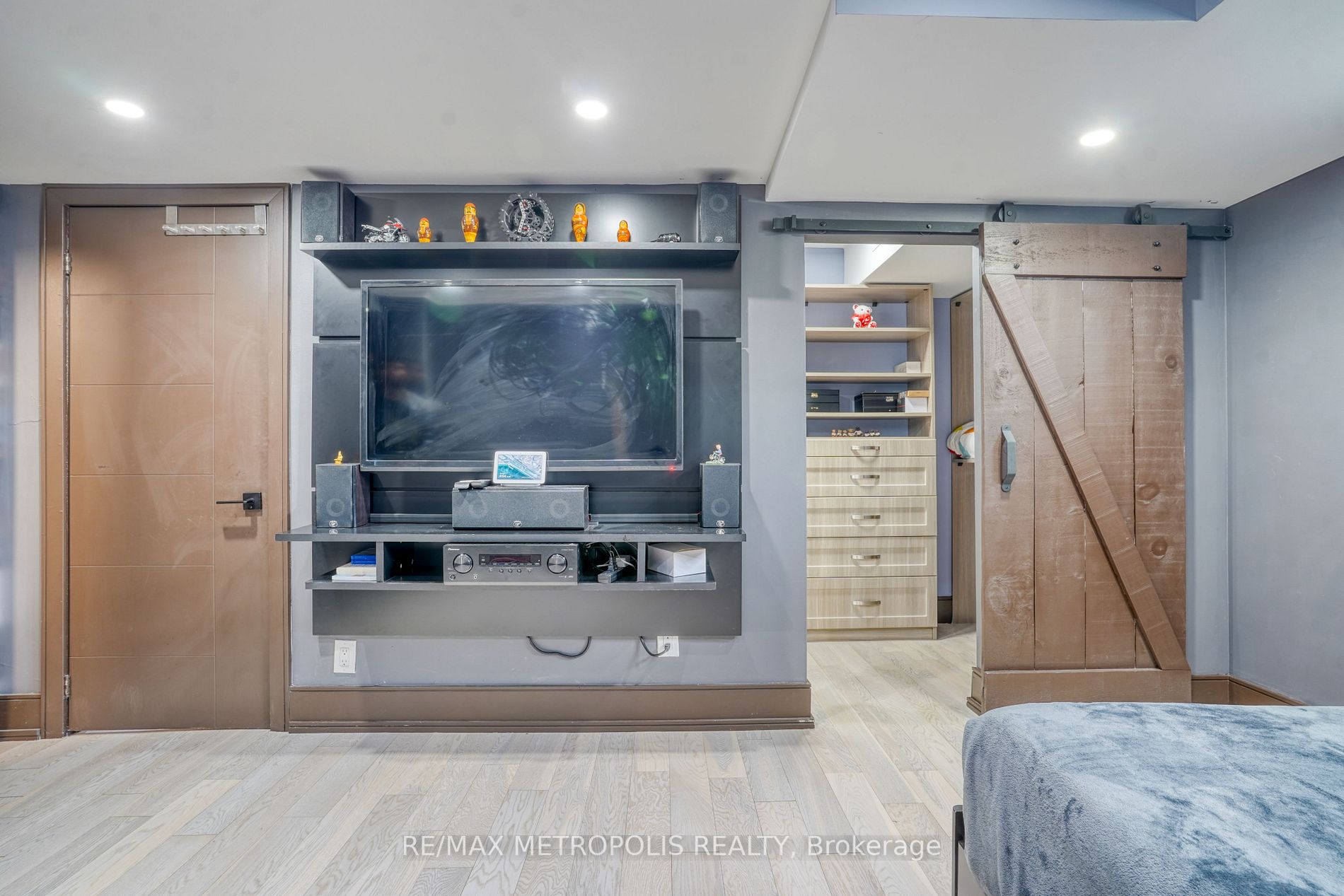 826 Forestwood Dr