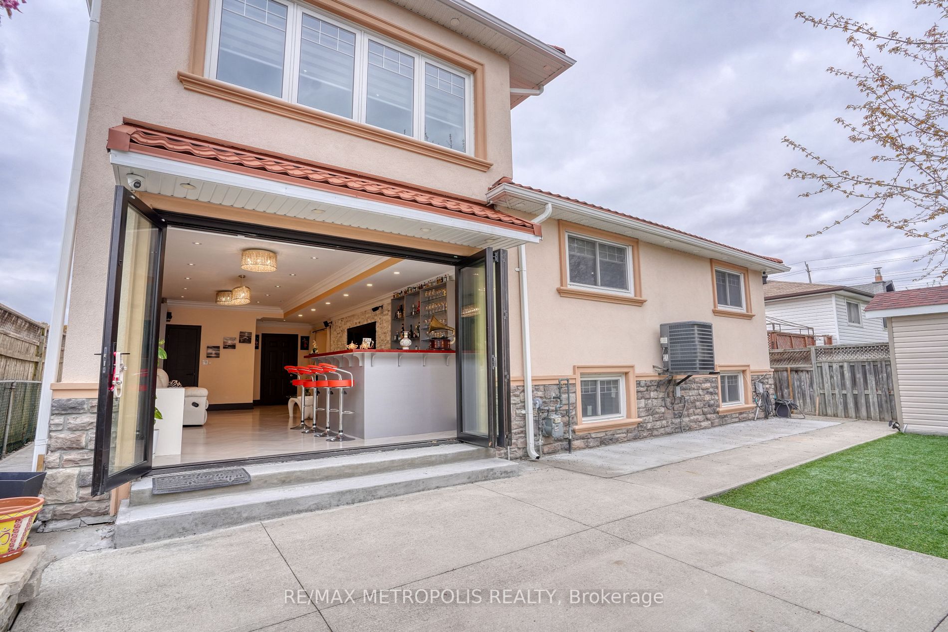 826 Forestwood Dr