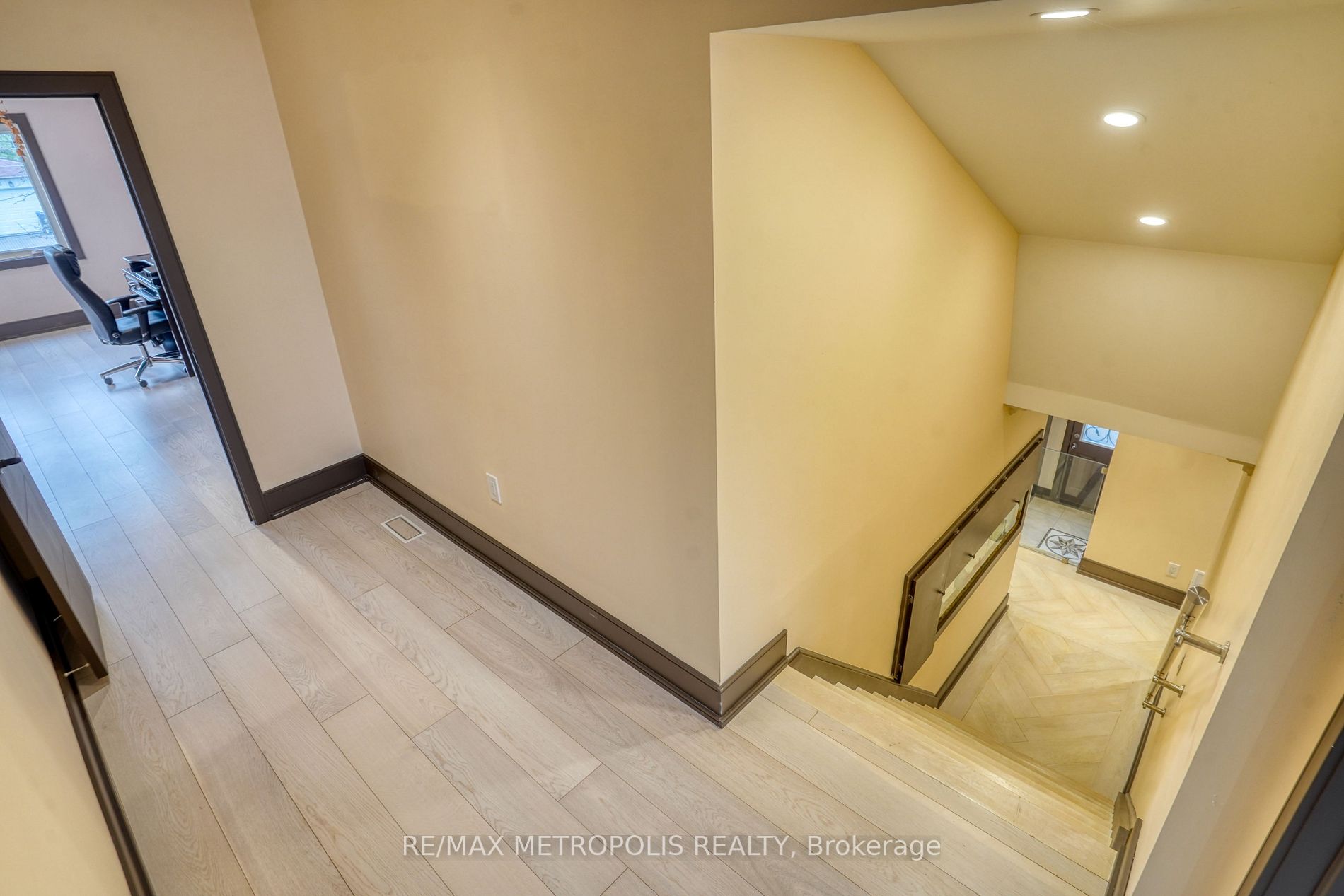 826 Forestwood Dr