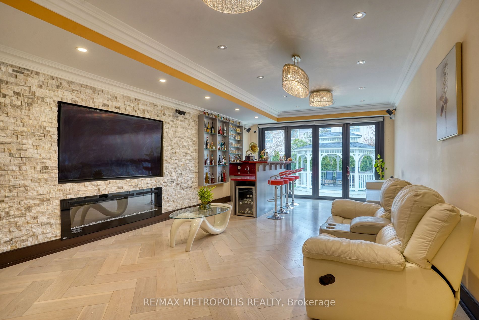 826 Forestwood Dr