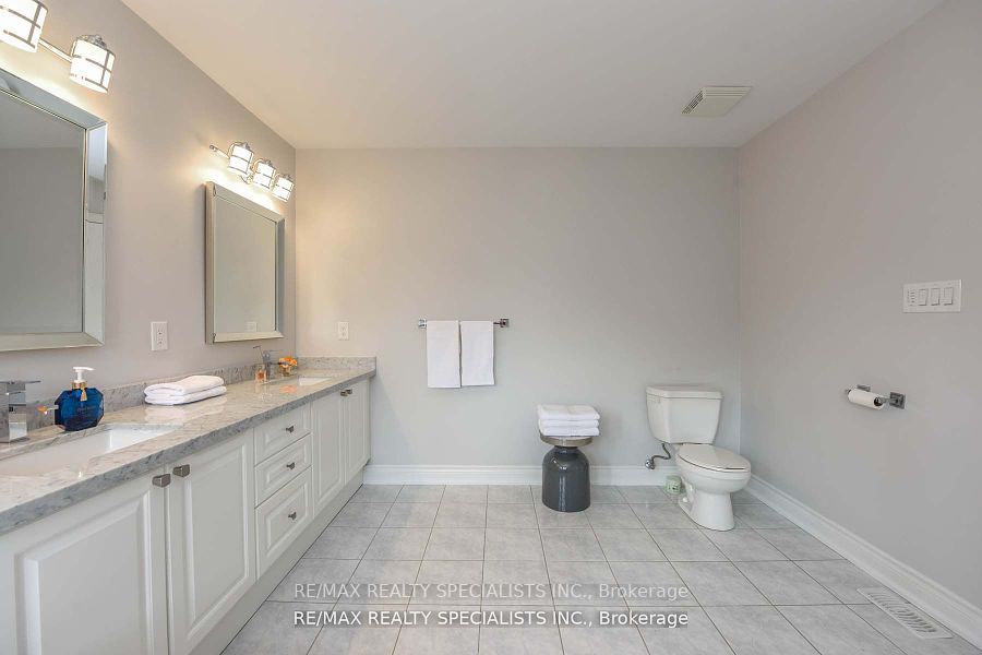 2344 Hall Manor Dr