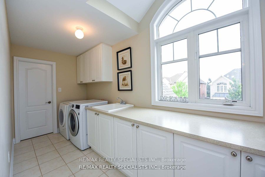 2344 Hall Manor Dr