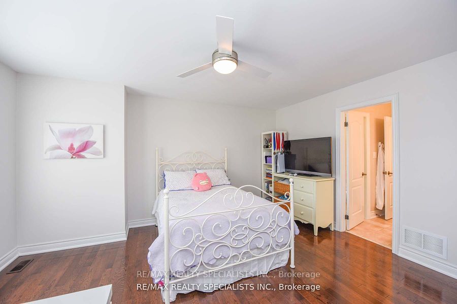 2344 Hall Manor Dr