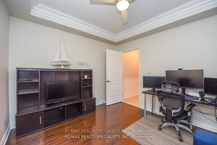 2344 Hall Manor Dr