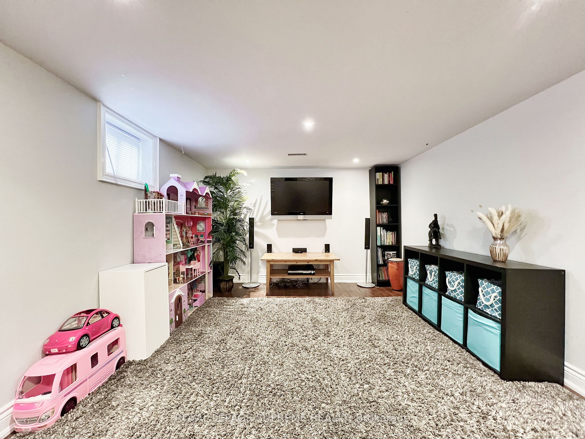 52 Lockerbie Ave
