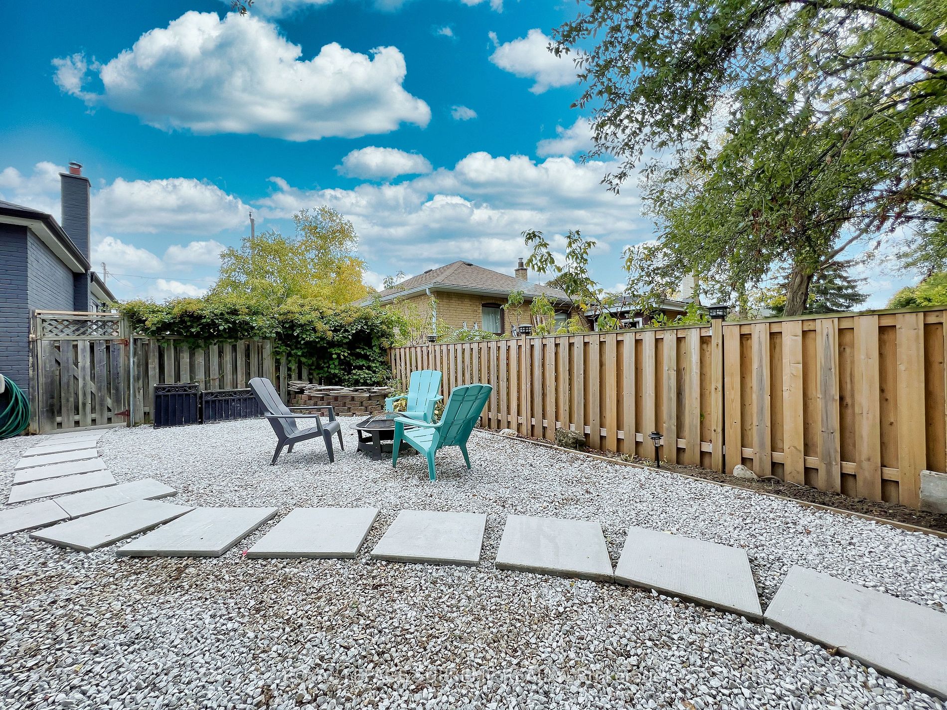 52 Lockerbie Ave