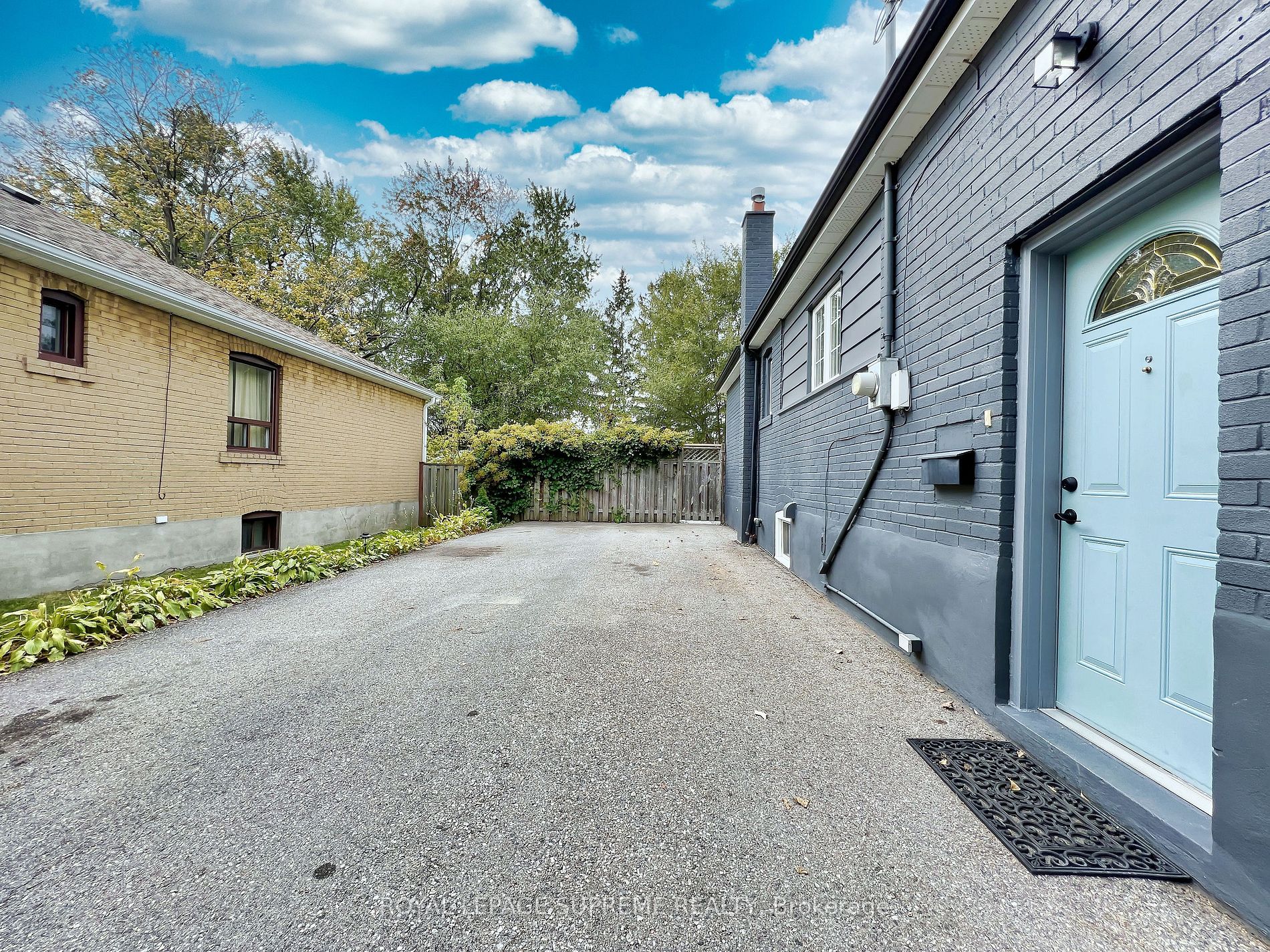 52 Lockerbie Ave