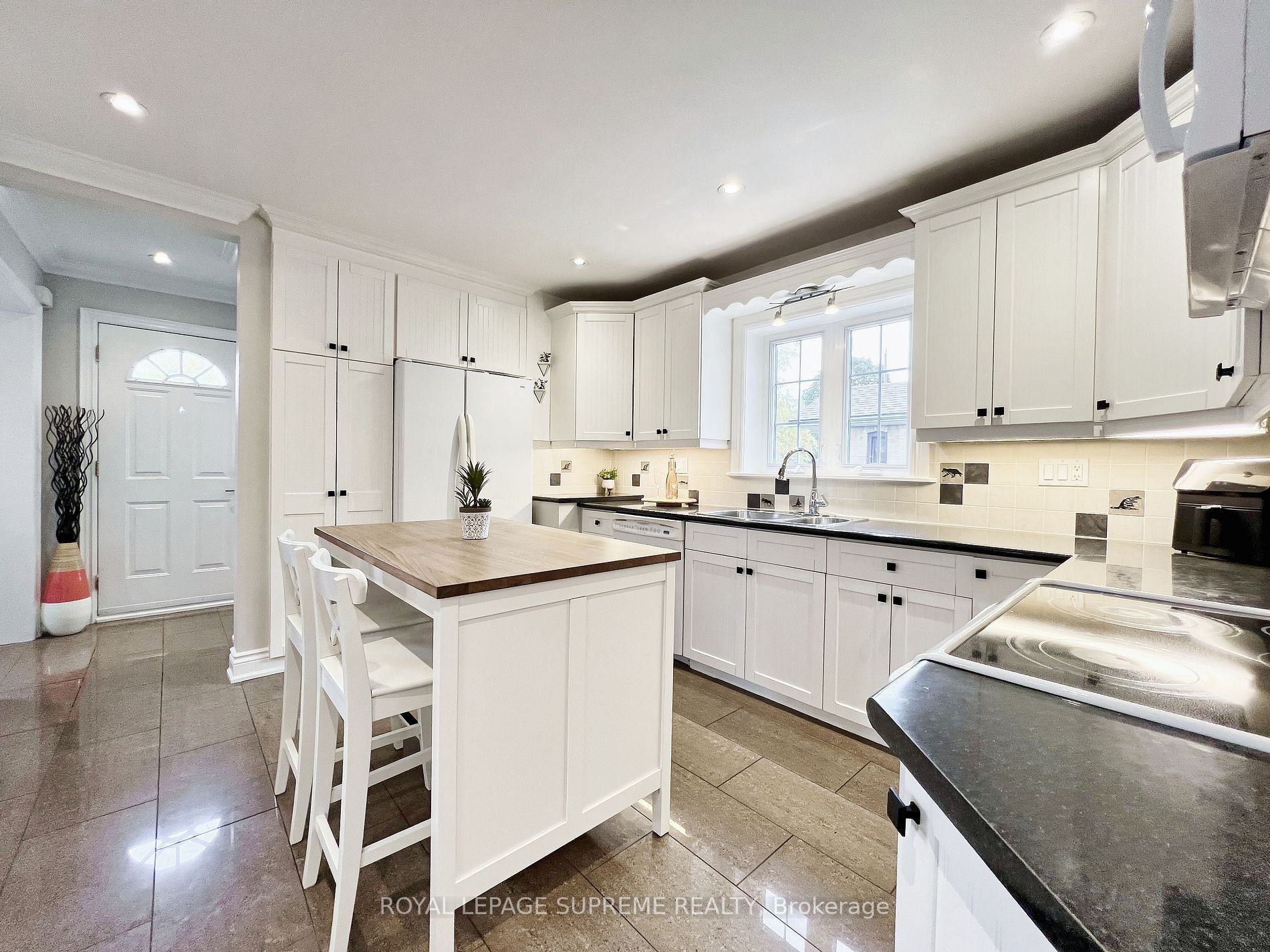 52 Lockerbie Ave