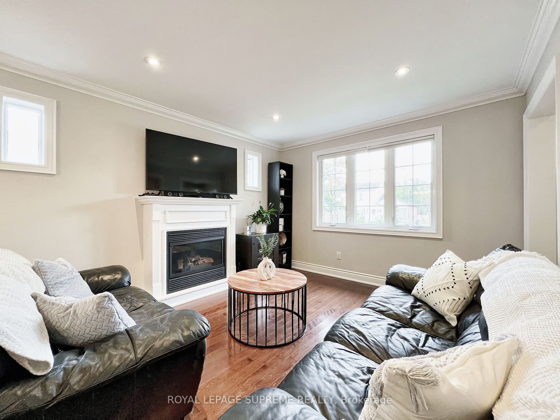 52 Lockerbie Ave