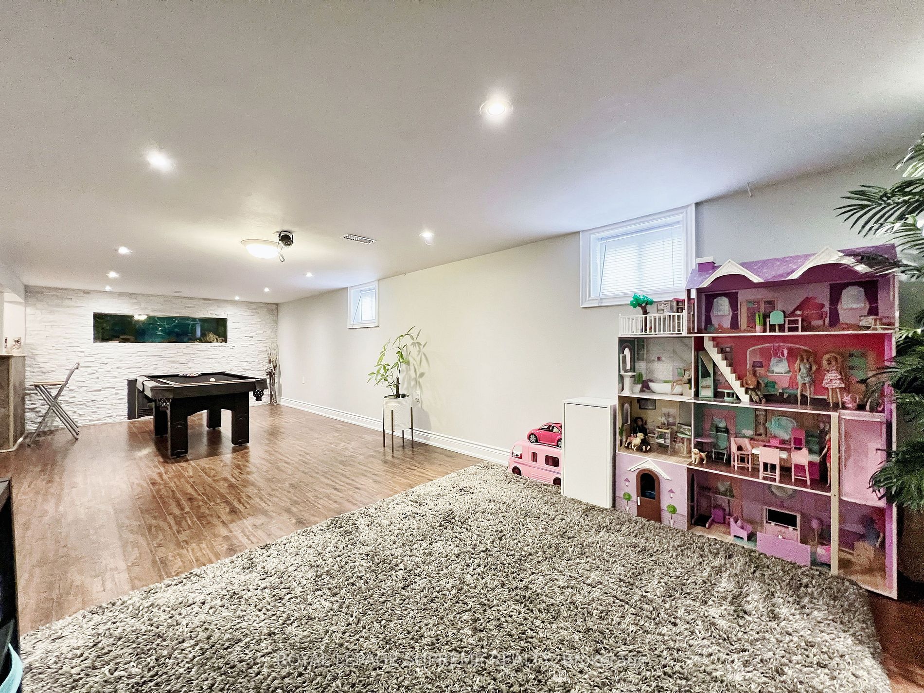 52 Lockerbie Ave
