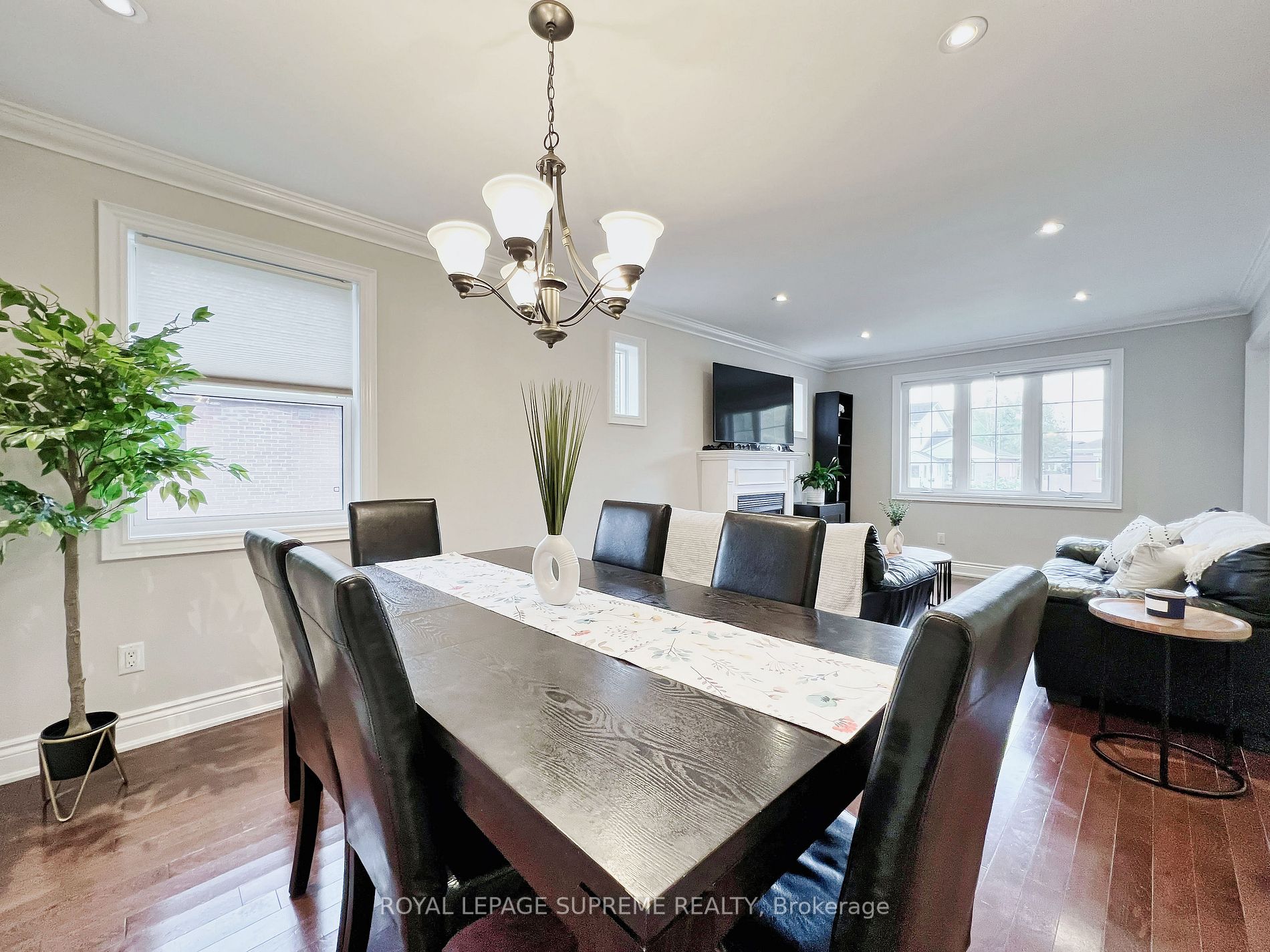 52 Lockerbie Ave