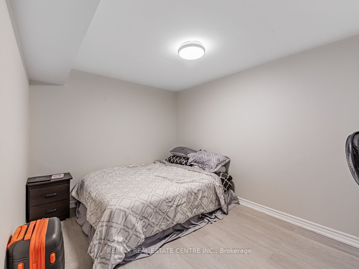 3576 Ash Row Cres