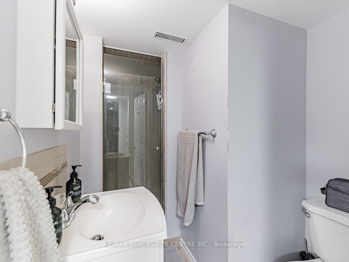 3576 Ash Row Cres