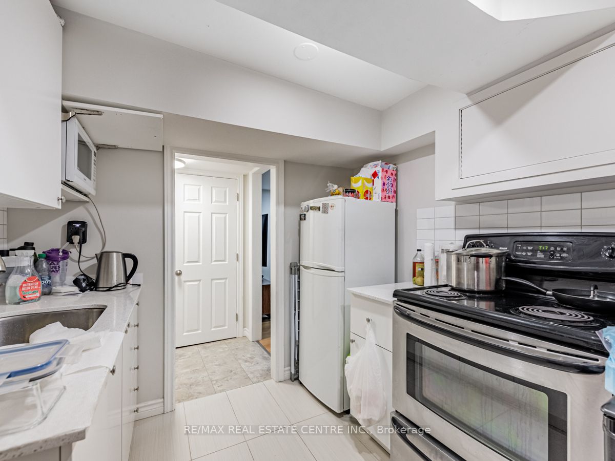 3576 Ash Row Cres