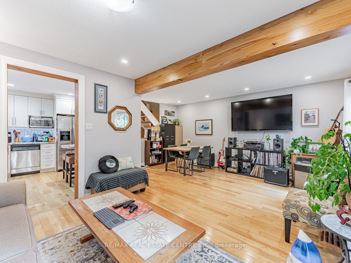 3576 Ash Row Cres